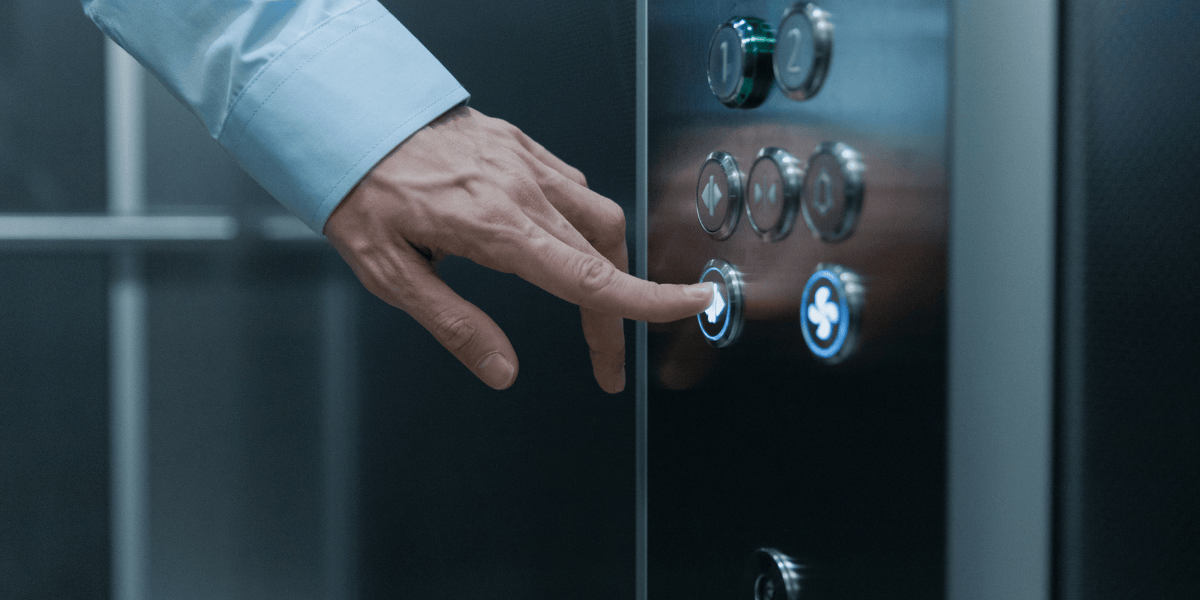 Ascensores en comunidades: quién paga, normativa y cuándo son obligatorios