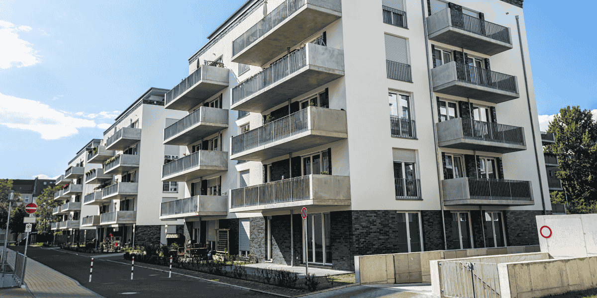 Qué hacer si un apartamento turístico molesta a la comunidad de vecinos
